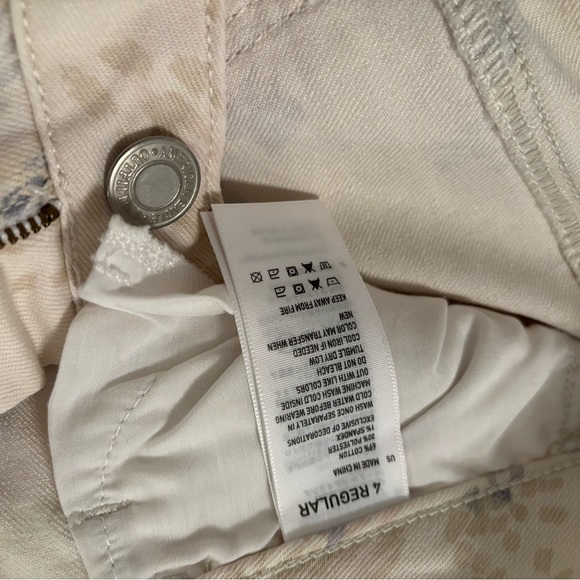 Moving - Picture 2 of 3